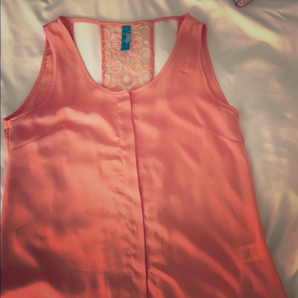 Sleeveless shirt